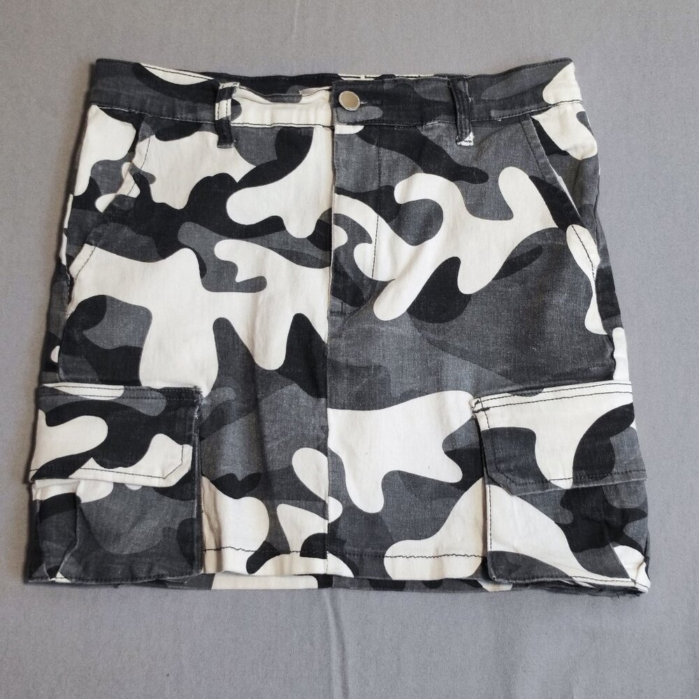 ReVamped cargo mini skirt women's size L grey camouflage